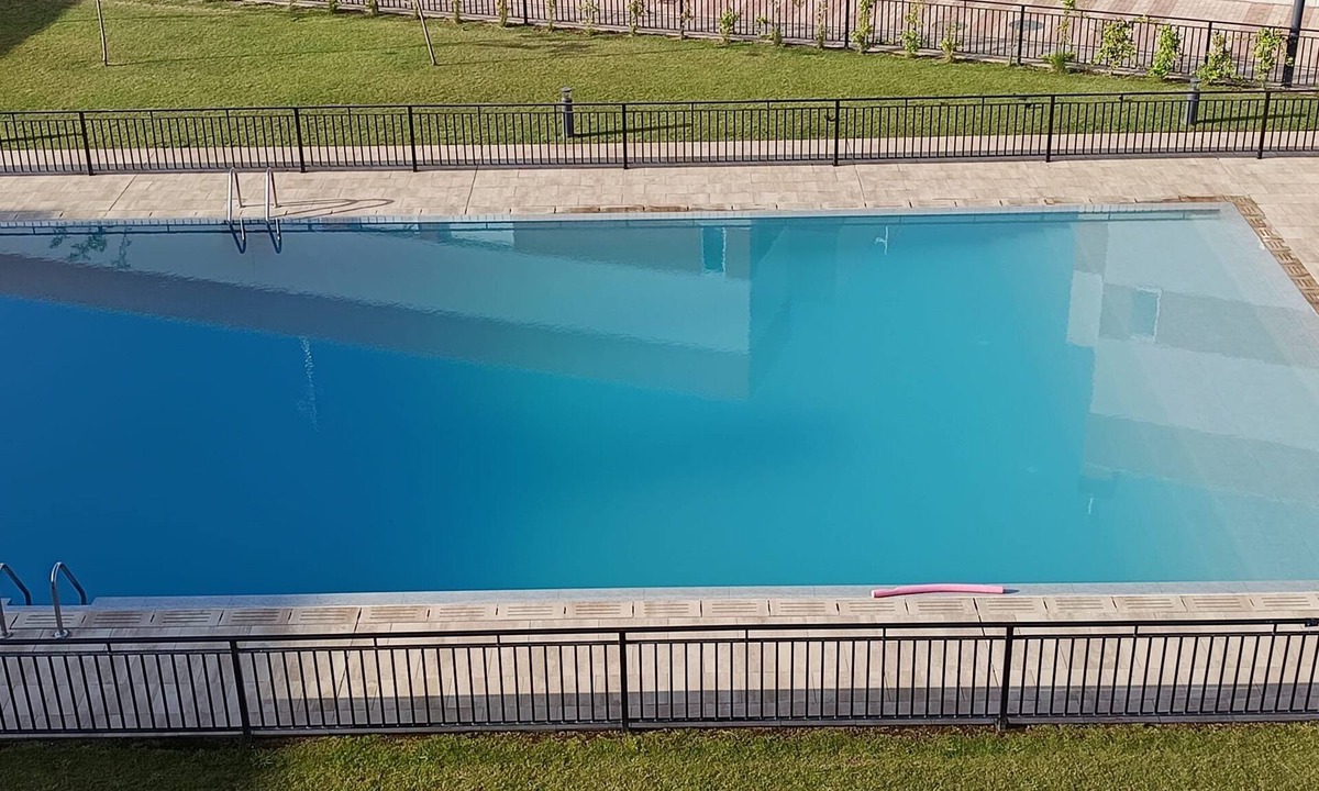Burgos Apartment | 3-bedroom apartment with a 100-meter patio featuring a barbecue and an outdoor pool