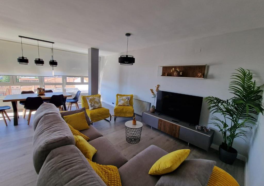 Avila House | Aurora