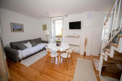 Vis Apartment | Beachfront Studio AndriNa