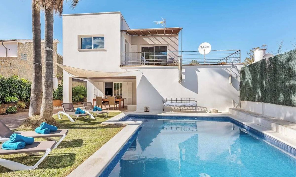 Urbanizacion Mont Ferrutx House | CASA DE JOSÉ MESTRE - Casa amb piscina i gran jardí