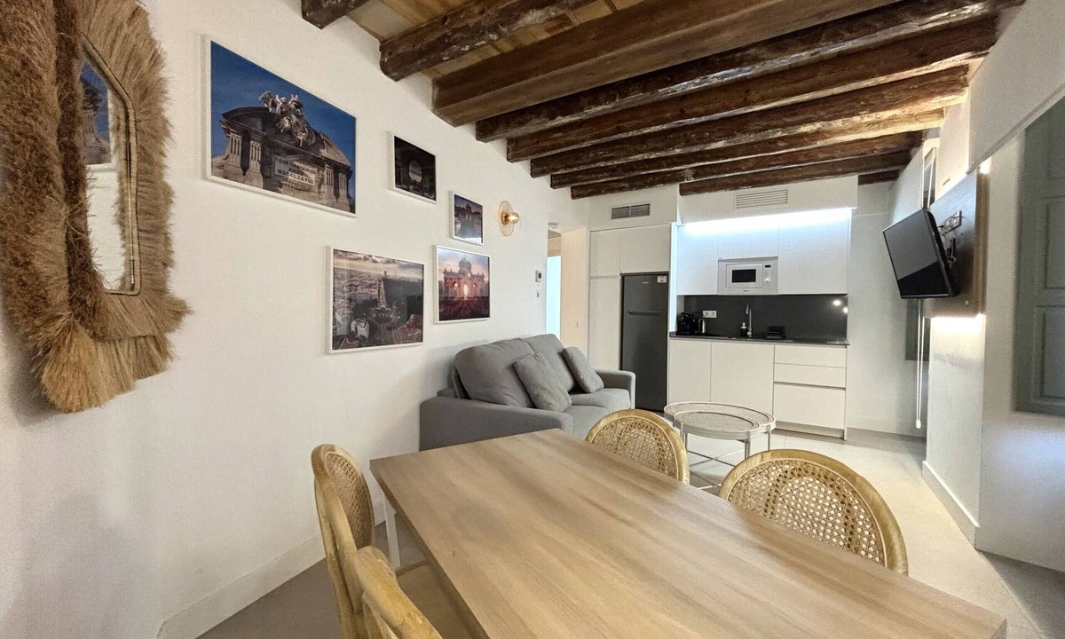 Barrio de La Latina Apartment | CavaBajaSuites 101 PUERTA DE ALCALÁ