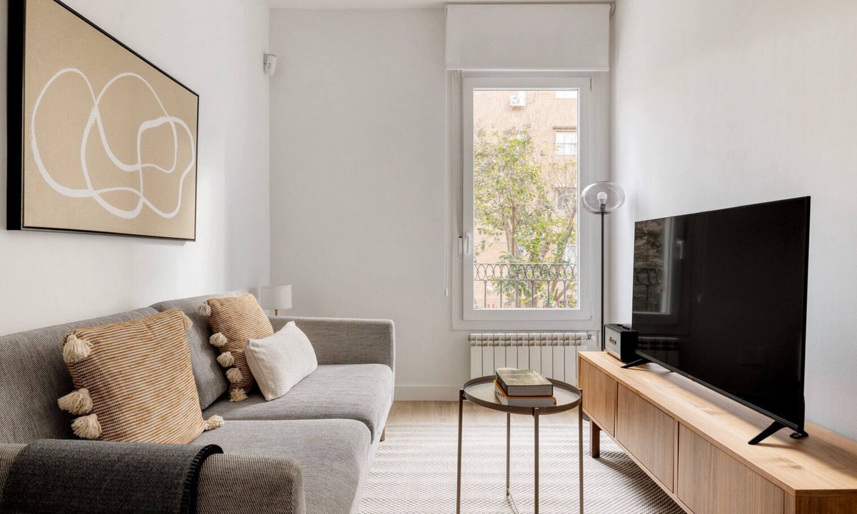 Salamanca Apartment | Cool Fuente del Berro 1BR w/Evelvator, nr M30 Avenue, by Blueground