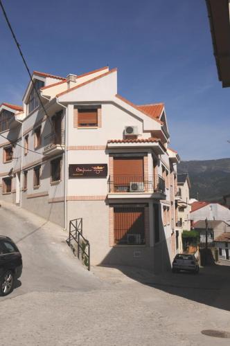 La Adrada Apartment | Edificio Reyes