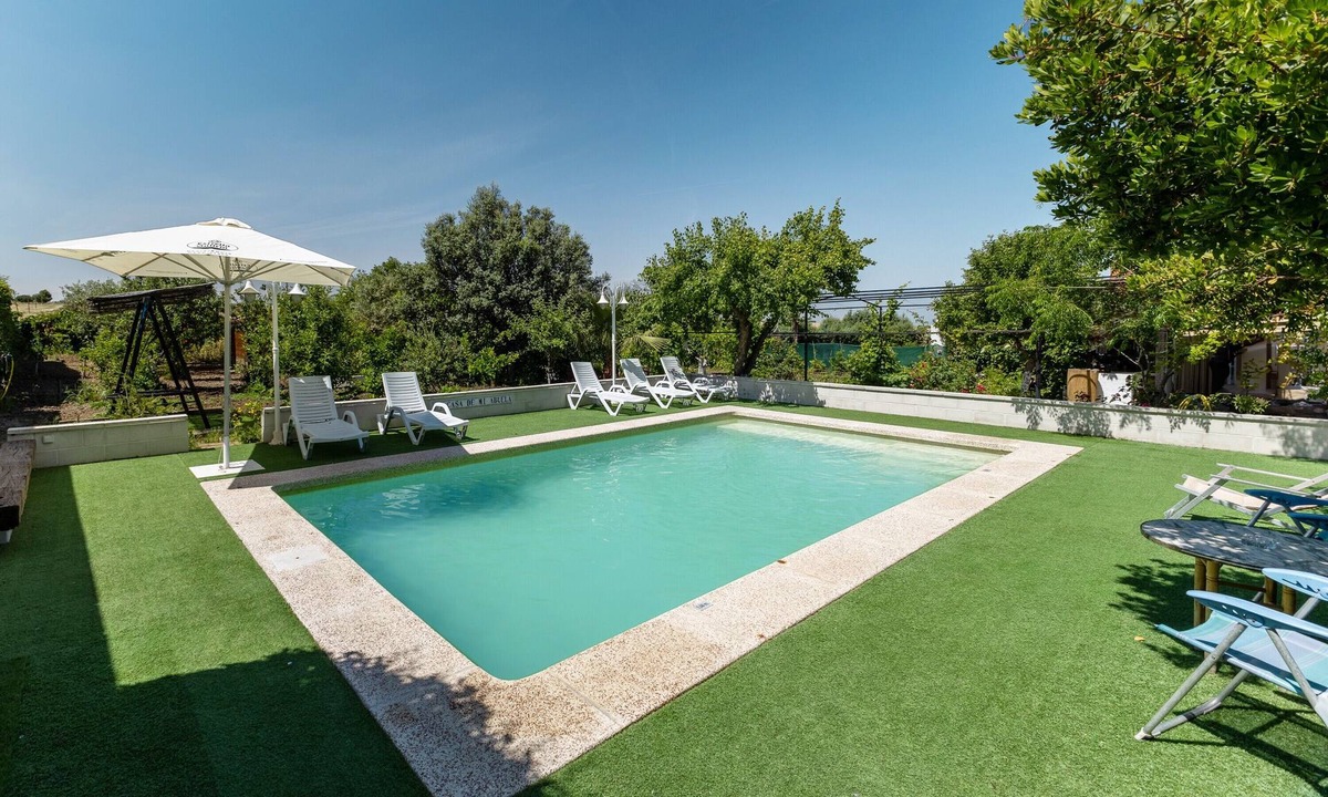 El Viso de San Juan House | Grandma’s House in Toledo: Spacious Rural Retreat with Pool and Sauna