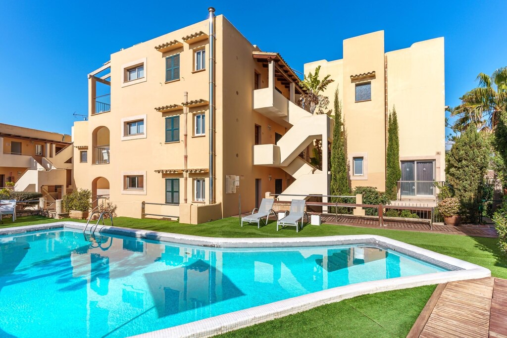 Cala Ferrera Apartment | Holiday Apartment ‘Ferrera Luxe Apartamento 801’ close to the Beach with Terrace, Air Conditioning, Wi-Fi, Shared Pool & Garden; Street Parking Available
