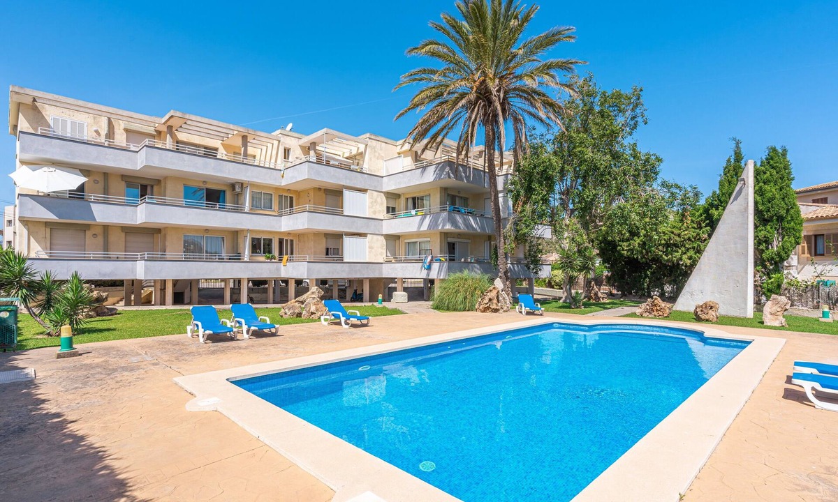Puerto de Pollensa Apartment | Holiday Apartment "Veleta ll" close to Beach with Sea View, Shared Pool & Wi-Fi