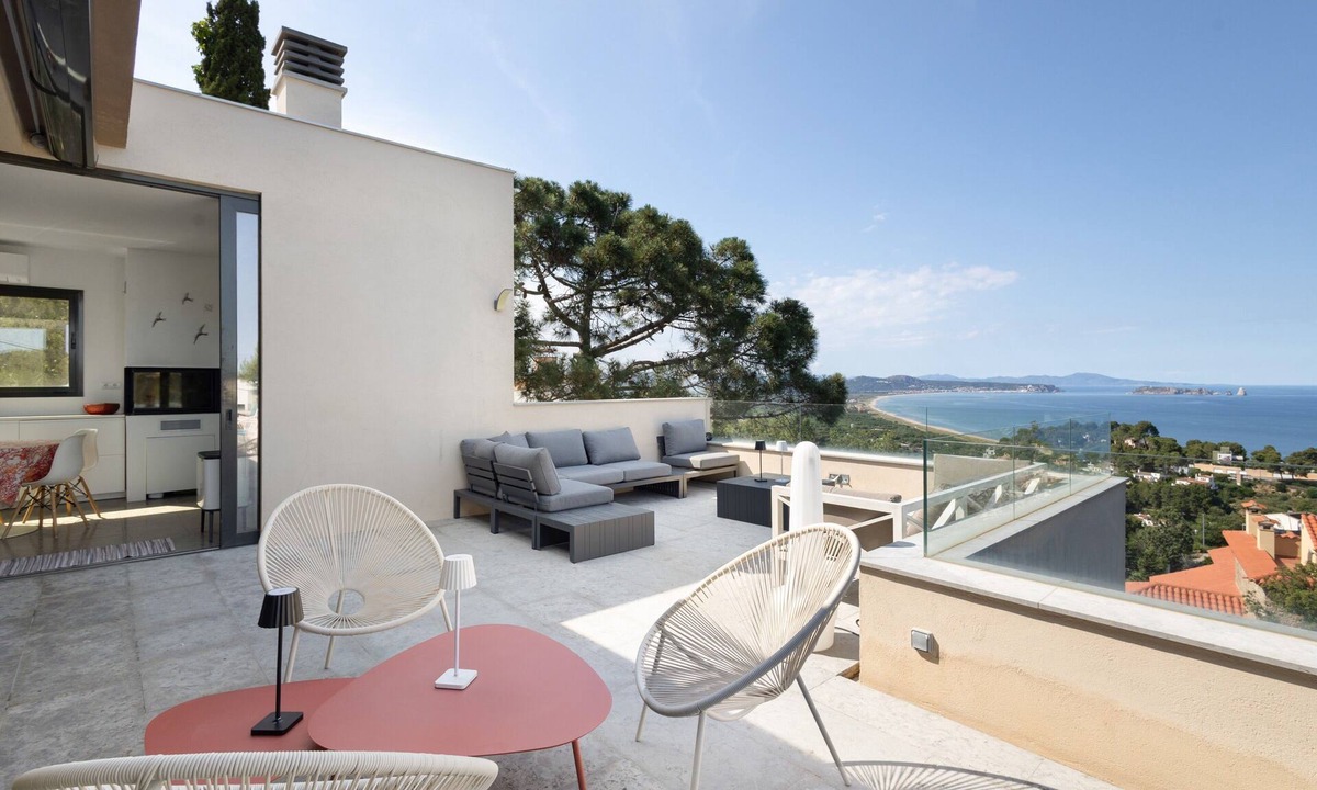 Sa Riera House | Holiday Home 'Sa Punta 11' with Sea View, Private Pool and Wi-Fi