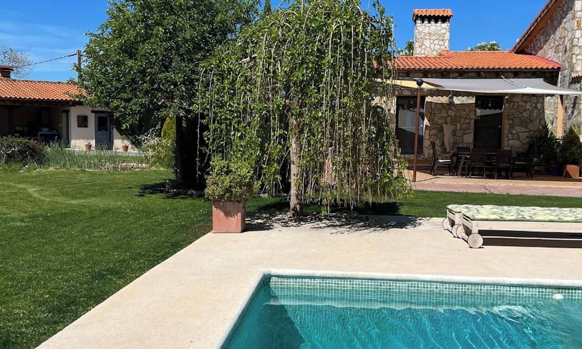 Uceda Villa | Homerez - 4-Bedroom Villa with Private Pool
