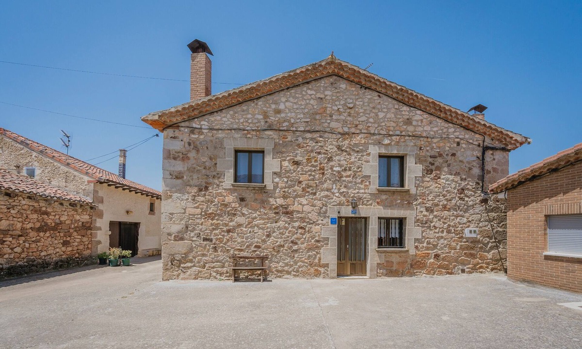 Cascajares de la Sierra House | La Cabaña de Cascajares: Spacious Village House for 8 in Sierra de la Demanda