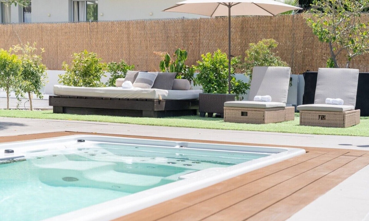 Elviria Villa | Luxe 7-bed Heated, Pool, Sauna & Hammam