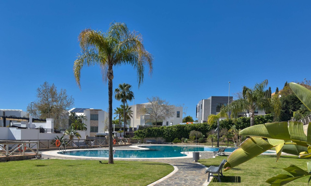 Marbella Ski Chalet | Luxury Townhouse in Santa Clara Golf with Pool