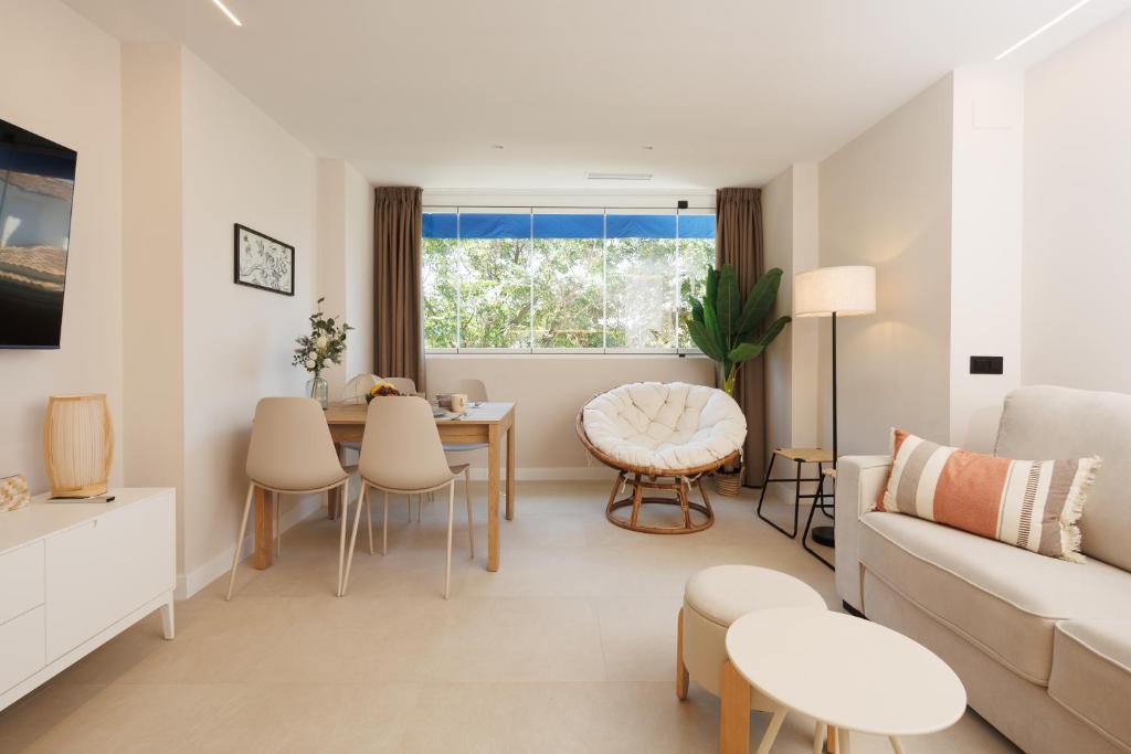 Puerto Banus Apartment | MARBELLA BANUS SUITES - Banús - Medina Garden - Brand New 1BR - 2BA - Bright & Modern - Pool - Steps from Puerto Banús Marina - Walk to El Corte Ing Luxury Shopping Mall