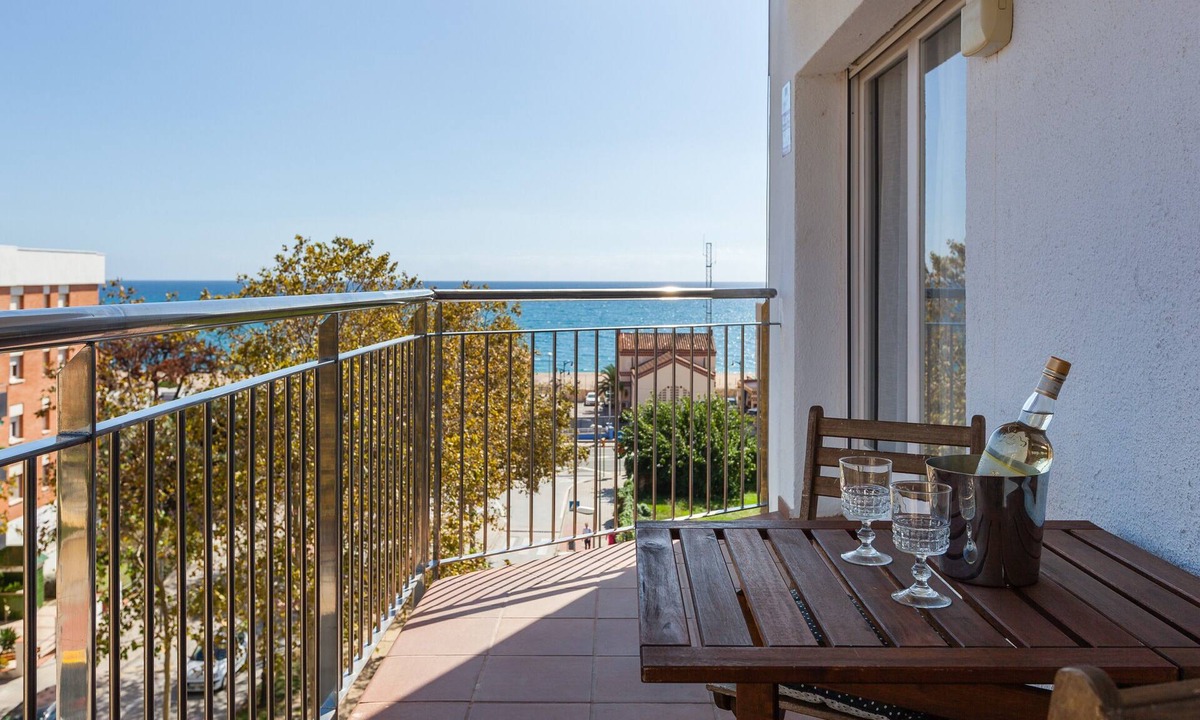 Canet de Mar Apartment | Moli Apartment Beach – Sea View, 100 Meters from the Beach