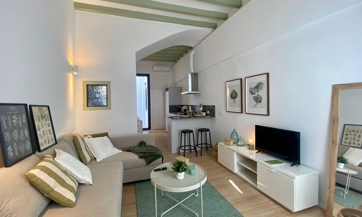 Mataro Apartment | Nice 1 bedroom apartment with small inner courtyard 10 min. from the beach