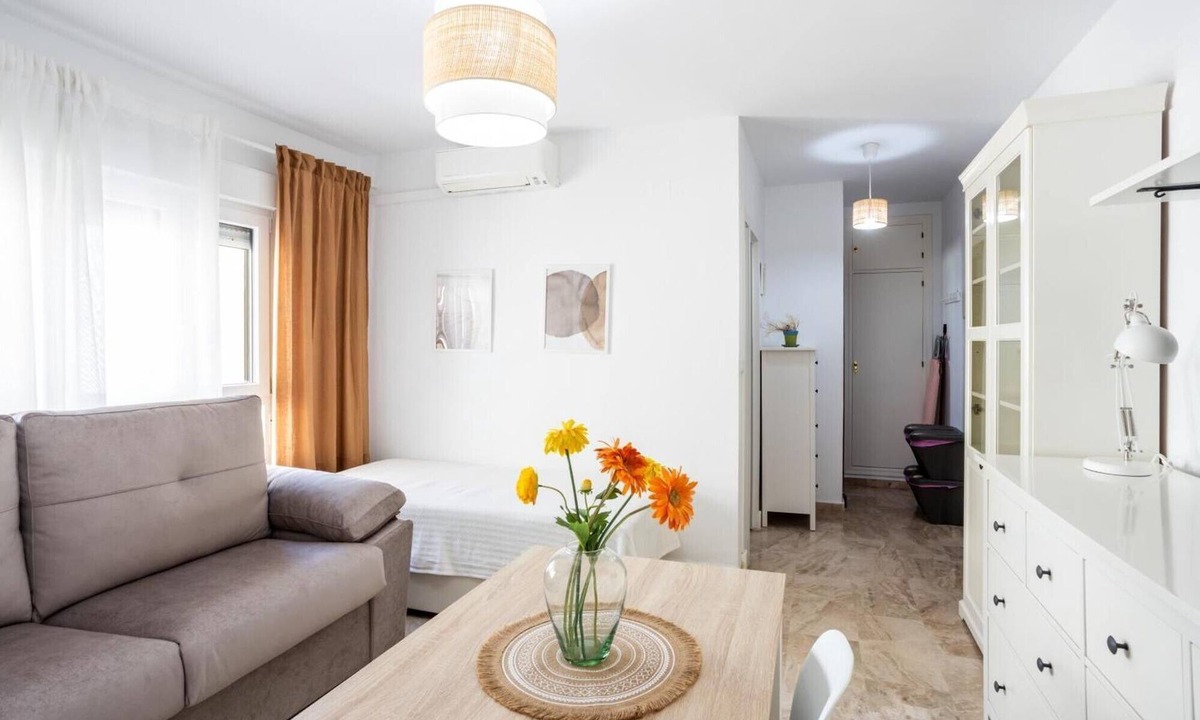 Cadiz Apartment | Studio 'San Felipe Neri Free Parking' with Sea View, Wi-Fi, and Air Conditioning