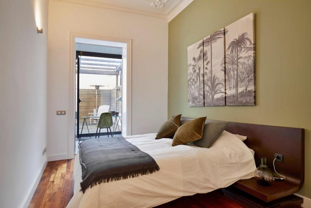 L'Antiga Esquerra de l'Eixample Apartment | The Collection Barcelona - Classy 3BD - 2BTH with private patio in Eixample