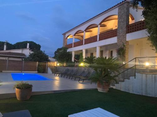Pals Villa | Ty Pals