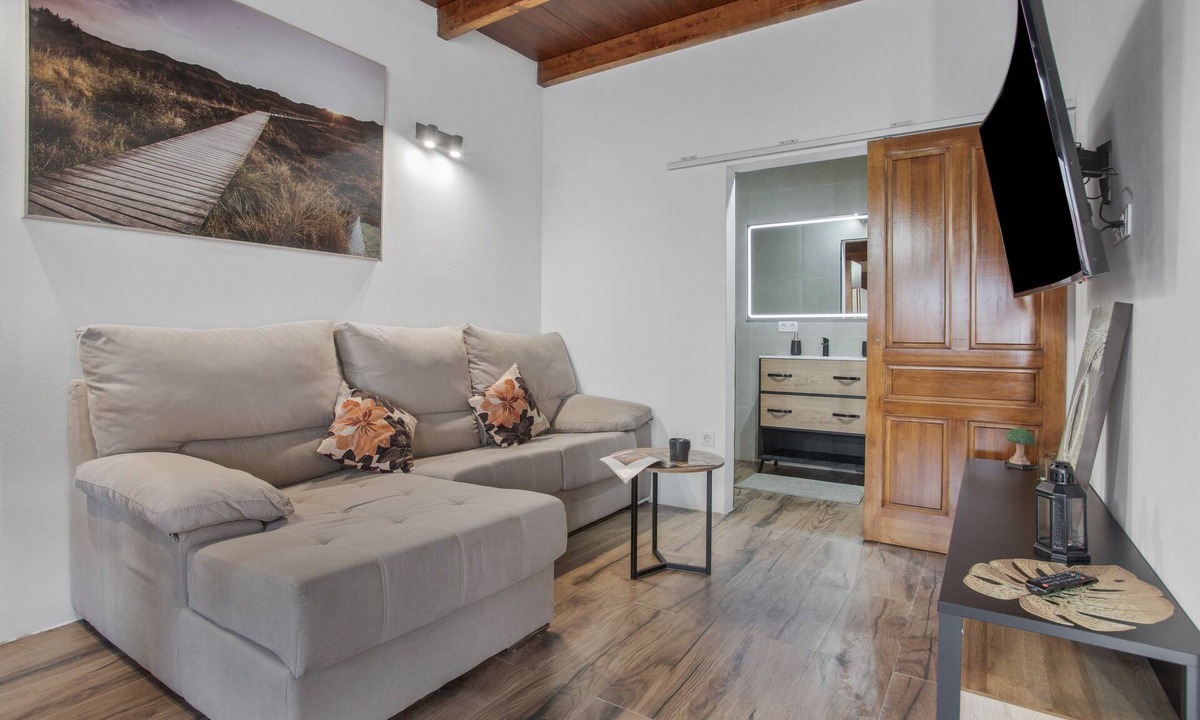 Uga Apartment | Vacation Apartment 'El Refugio De Los Sueños' with Mountain Views, Terrace and Wi-Fi