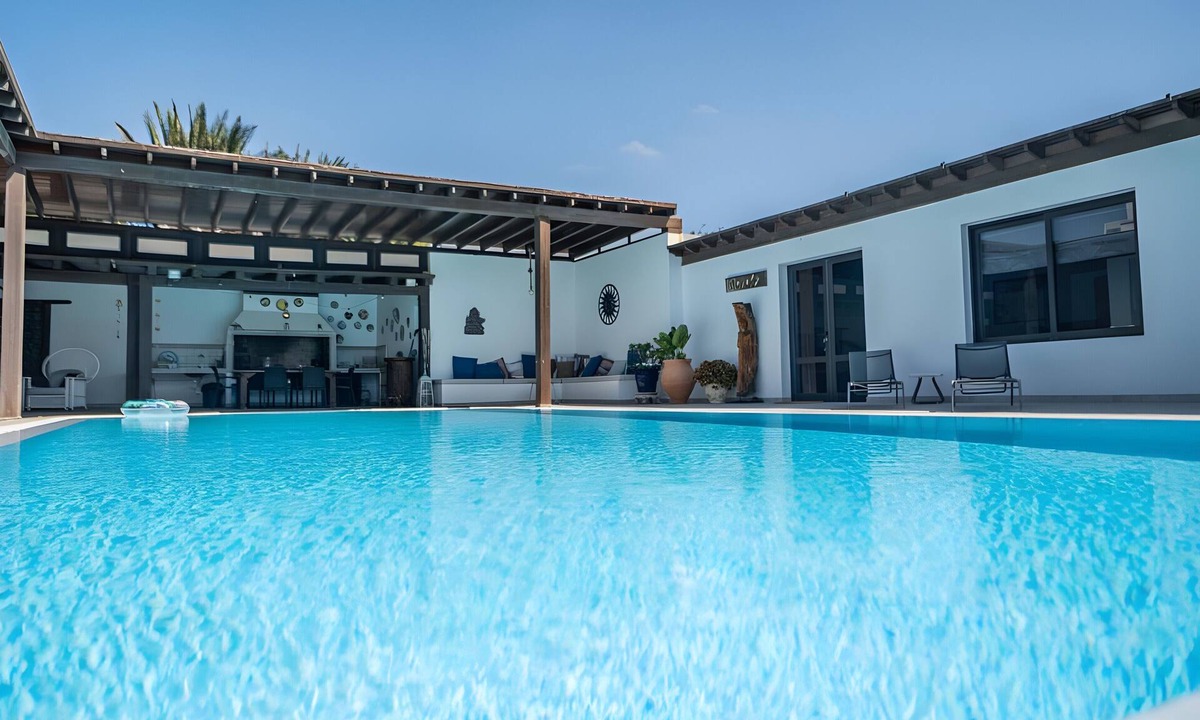 Nazaret House | Vacation Home 'Nazoly - Private Pool Quiet' with Private Terrace and Wi-Fi