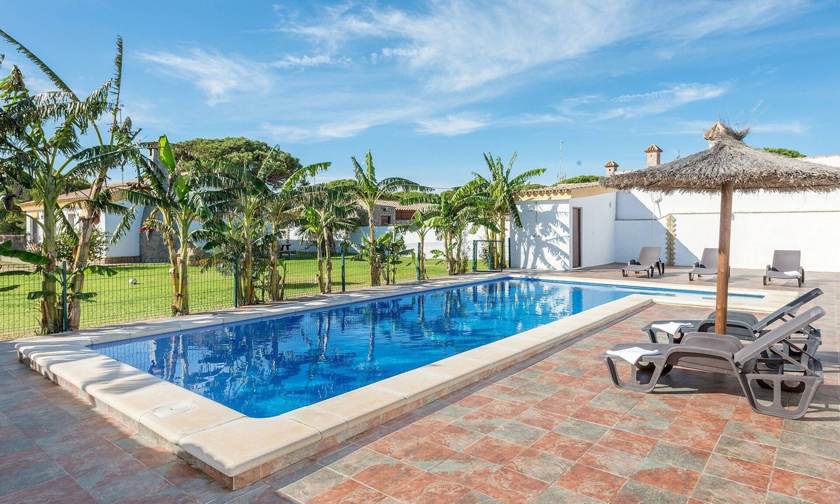 Campano House | Villa "Casa Layda" for Families with Outdoor Pool, Wi-Fi, and Air Conditioning