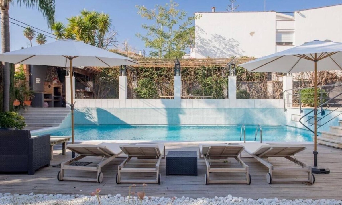 Masnou Villa | Villa Cela 5 minut. walk from the beach. Barcelona 25min. by car. A/C. Design.