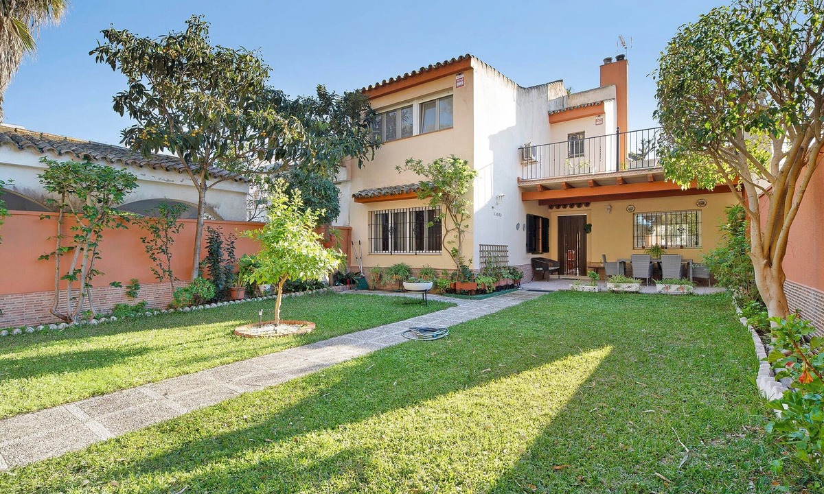El Puerto de Santa Maria Villa | Villa 'Valdelagrana' with Shared Pool, Wi-Fi and Air Conditioning