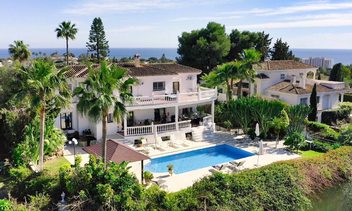 Urbanizacion el Rosario Apartment | Villa in Marbella with Private Pool, Gym, and Sea Views