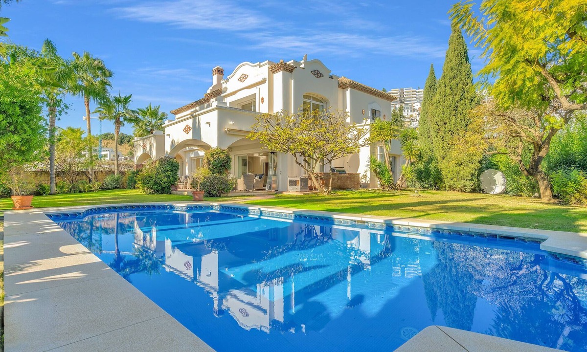 Benahavis Villa | Villa La Quinta - 5 Bedroom Villa with Heated Pool