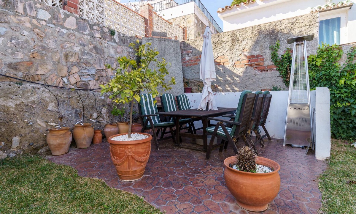 Torreblanca House | Villa "Torreblanca" with Sea & Mountain View, Garden, Terrace, BBQ & Wi-Fi