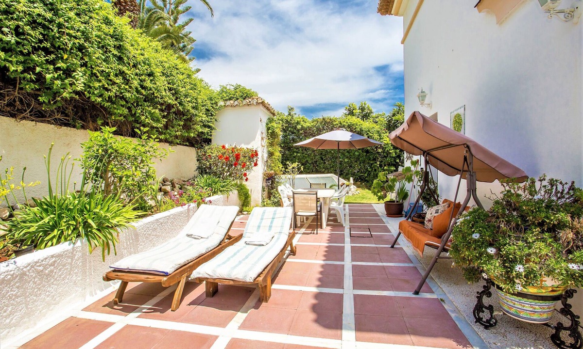 Elviria Villa | VILLA WITH Beautiful ENCLOSED GARDEN, PRIVATE POOL VFT00477