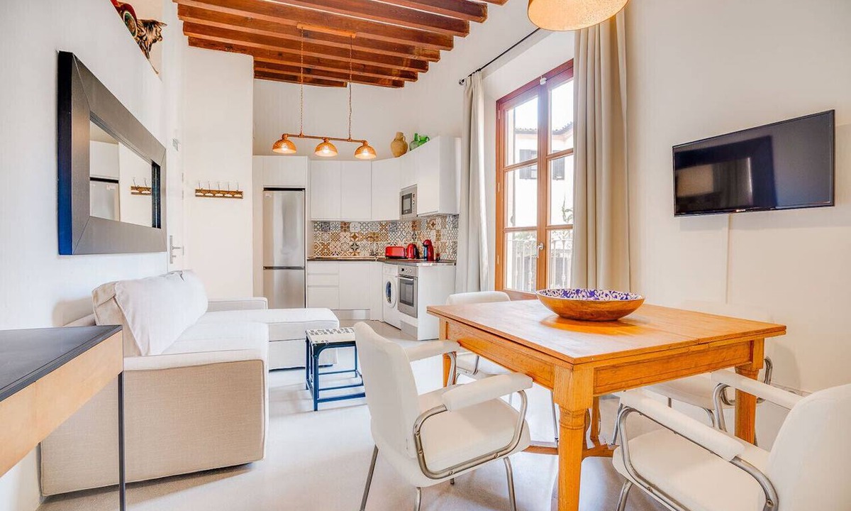 Cort Apartment | VINTAGE PALMA PALACE (SUPERIOR 5) by Priority