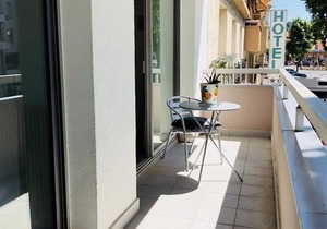 Central Arcachon - Stylish 2BR Apartment with Balconies near Beach and Train Station in Arcachon