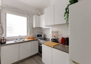 The 100sqm, 4 bedrooms, 3 baths apartment are in central Barcelona. 8 persons