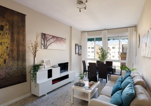 The 100sqm, 4 bedrooms, 3 baths apartment are in central Barcelona. 8 persons