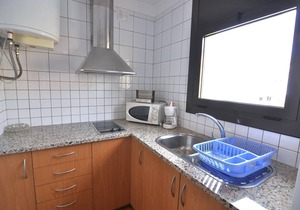 Vacation rental in Roses, Costa Brava: Cozy apartment 50 meters from the beach, capacity for 6 people, with terrace.
