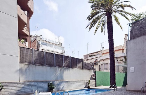 El Putget i Farro Apartment | 10 apartments with terrace & pool near the centre of Barcelona for up to 60 pax