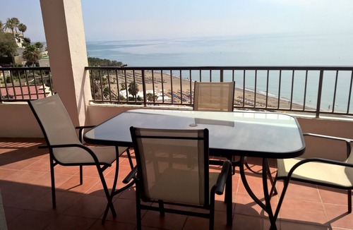 Torremolinos Apartment | 3 Bedroom, Sea Front Location, Seaview, with Wi-Fi, Airconditioning