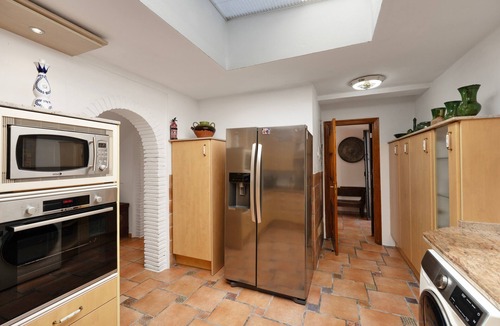 San Pedro de Alcantara Villa | 5-Bedroom Villa 'By The Beach' with Sea Views, Wi-Fi & Air Conditioning