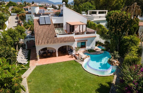 San Pedro de Alcantara Villa | 5-Bedroom Villa 'By The Beach' with Sea Views, Wi-Fi & Air Conditioning