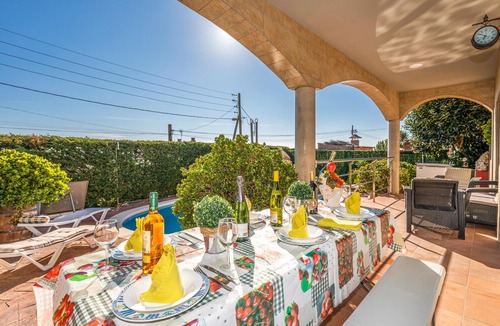 El Mas Mora House | 8 bedroom accommodation in Tordera