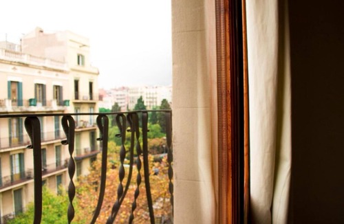 La Sagrada Familia Apartment | Acomodis Apartments - Nice 12-Bedr Group Flat near Sagrada Familia 24ppl