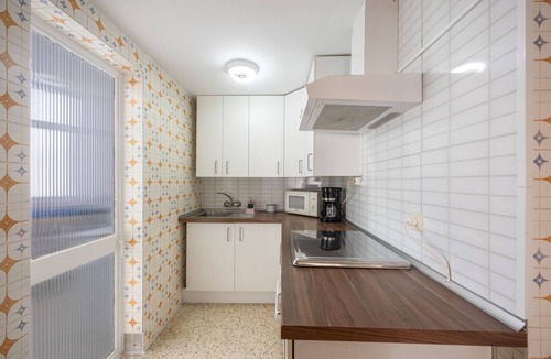 Valdelagrana Apartment | Apartment 'Valdelagrana Primera' with Sea View, Wi-Fi, and Air Conditioning