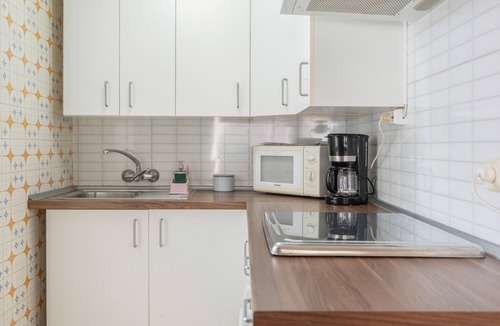 Valdelagrana Apartment | Apartment 'Valdelagrana Primera' with Sea View, Wi-Fi, and Air Conditioning