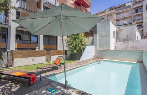 El Putget i Farro Apartment | Apartment with terrace and pool near Park Güell