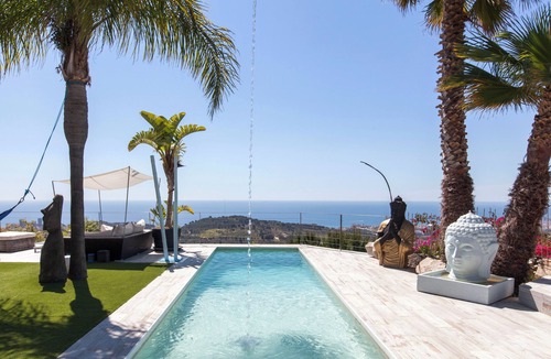 Badalona Villa | Blue Villa Barcelona