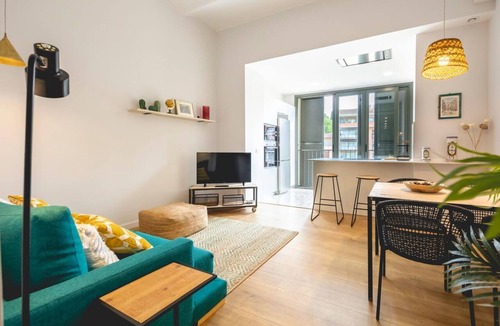 Eixample Apartment | Bravissimo Pont Areny, modern 3-bedroom apartment next to the historic center