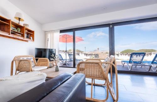 Urbanizacion Famara House | Bungalow Famara 73 - Quicksand - Ocean views - Beach 1 min By Lanzarote Vacation Homes