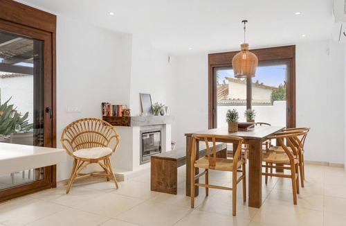 San Pedro de Alcantara Villa | Casa Adel - Cozy 4Bd Beach Bungalow in Marbella