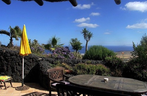 La Asomada Apartment | Casa Cora - dreamlike finca, pool, huge garden, WIFI, children's playground
