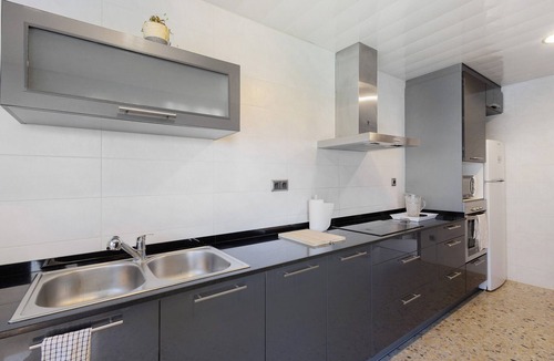 Cubelles House | Casa del Mar Costa Daurada: Private Patio with Barbecue, Wi-Fi, and Air Conditioning